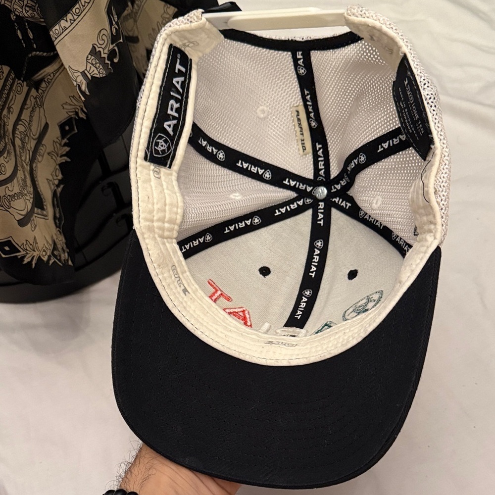 Ariat Black Cap with Mexican flag colors logo - Picture 8 of 12